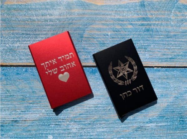 ארנק אלומיניום שולף כרטיסים עם חריטה