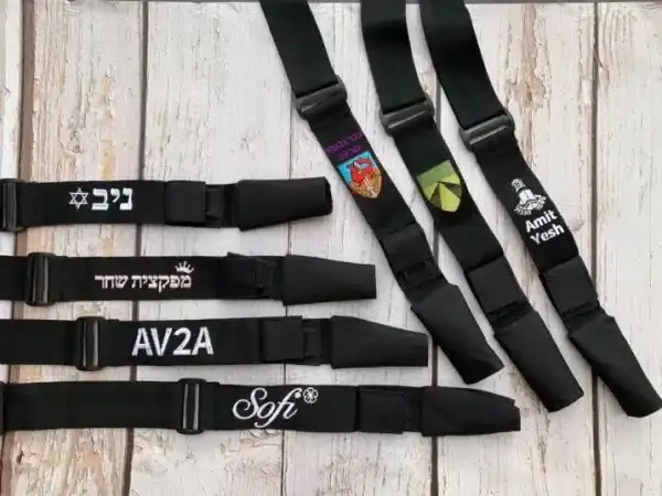 ⁦רצועה לנשק עם רקמה בעיצוב אישי⁩ – תמונה ⁦4⁩