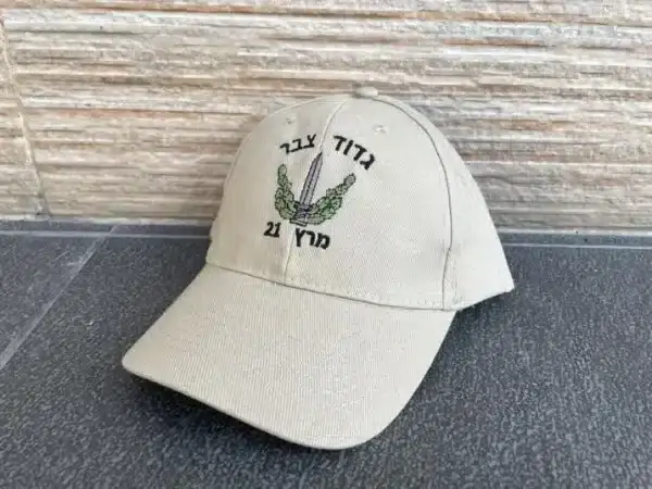 ⁦כובע מצחייה עם רקמה בעיצוב אישי⁩ – תמונה ⁦6⁩