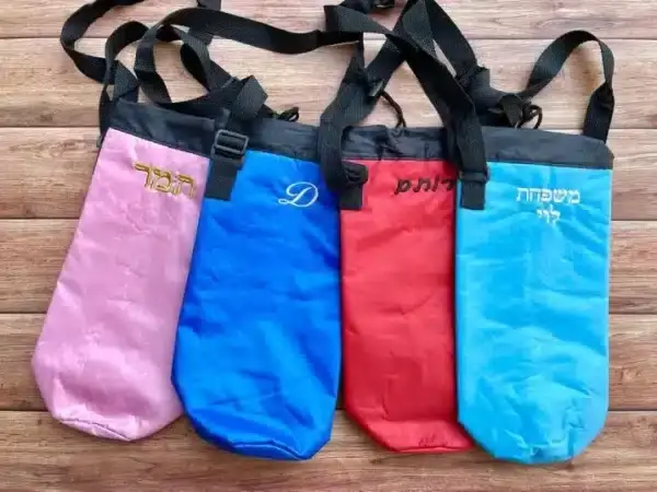 ⁦נרתיק נשיאה לבקבוק עם רקמה בעיצוב אישי⁩ – תמונה ⁦2⁩