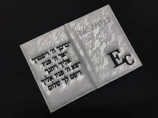 ⁦כיסוי לדרכון עם ברכת הכהנים ורקמה קדמית⁩ – תמונה ⁦5⁩