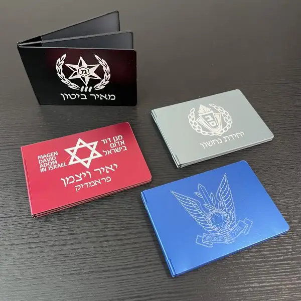 ארנק אלומיניום עם חריטה בעיצוב אישי