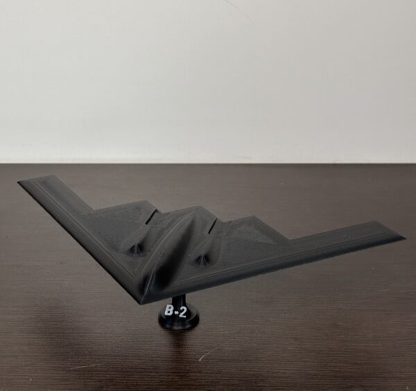 דגם מפציץ אמריקאי B-2 Spirit בהדפסת תלת מימד
